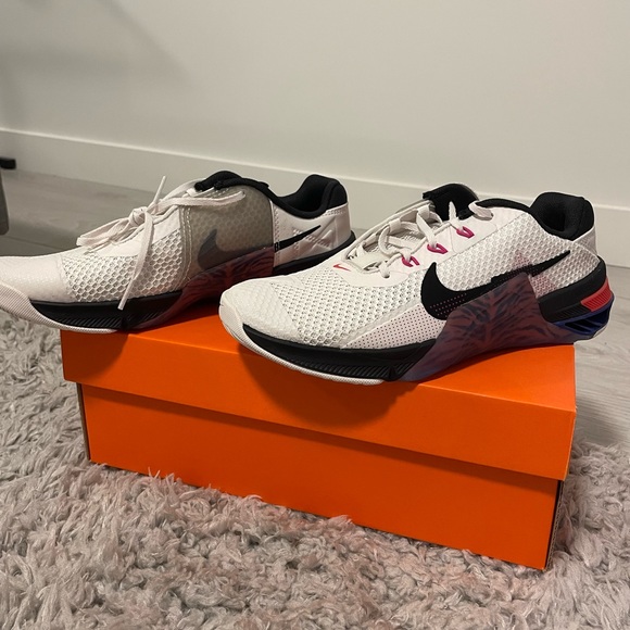Brand new Nike Metcon Women's Training Shoes - Picture 4 of 5